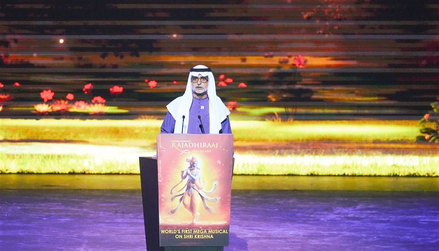نهيان بن مبارك يشيد بالقيم الإنسانية في ختام المسرحية العالمية "راجاديراج"