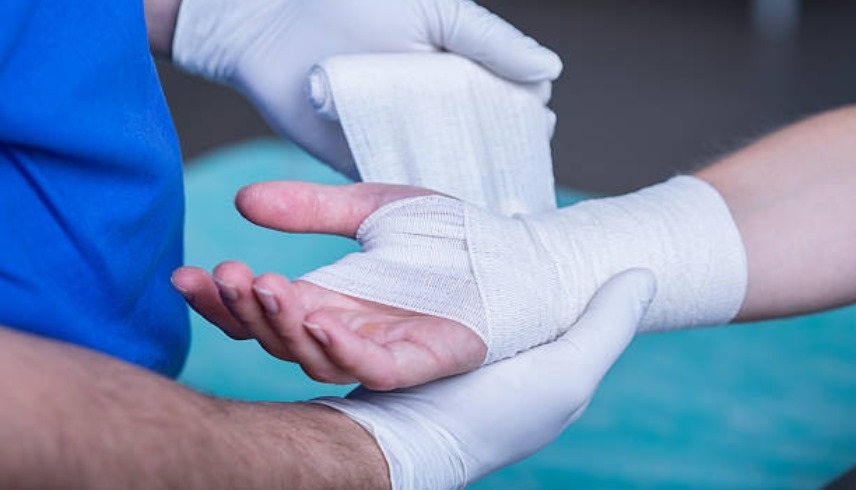 لعبة مريبة تدفع 40 طالباً لقطع شرايين أيديهم.. فهل عاد "الحوت الأزرق"؟