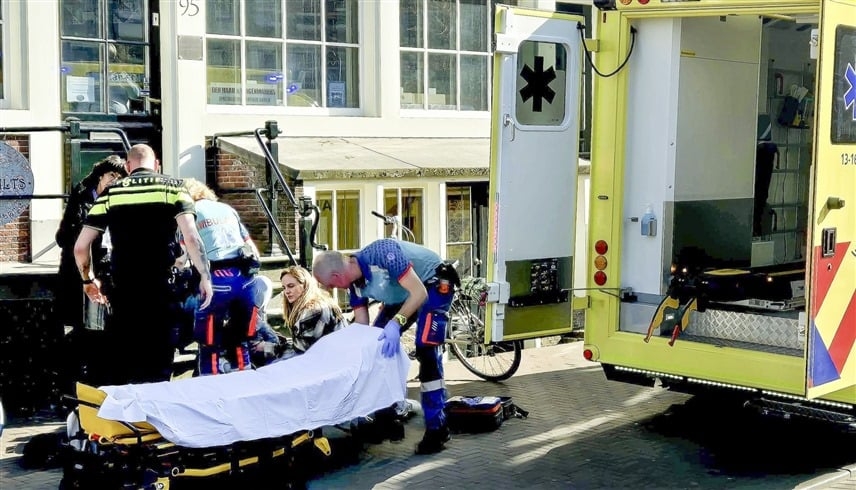 بالفيديو.. إصابة 5 أشخاص في عملية طعن بأمستردام