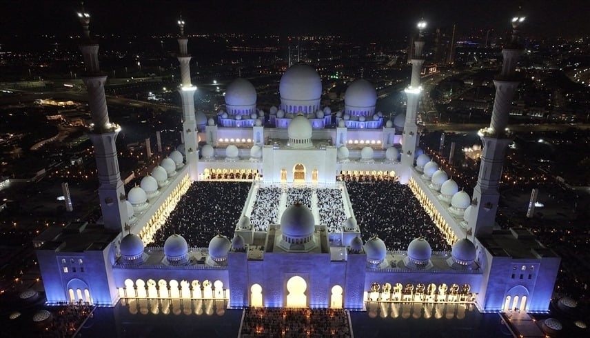 105 آلاف مصلٍ أحيوا ليلة 27 رمضان بجامع الشيخ زايد الكبير في أبوظبي