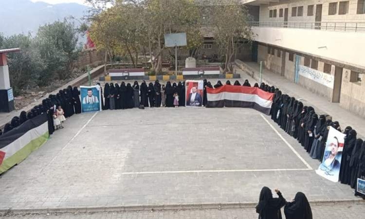 وقفة نسائية بحجة نصرة لفلسطين ورفضاً لتهجير أبناء غزة