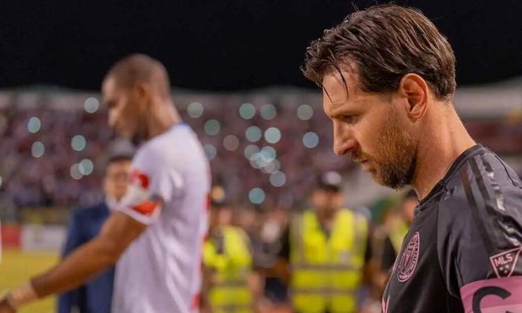 ميسي يغيب عن مواجهتي أوروغواي والبرازيل
