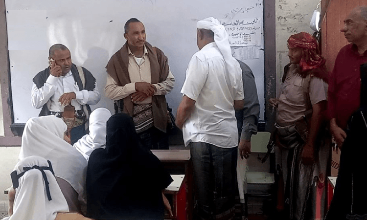 محافظ الحديدة يتفقد سير اختبارات الثانوية العامة والدورات الصيفية