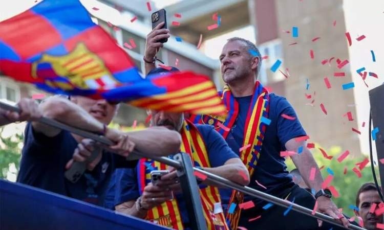 بعد حصد اللقب.. برشلونة يعتزم تجديد عقد هانز فليك