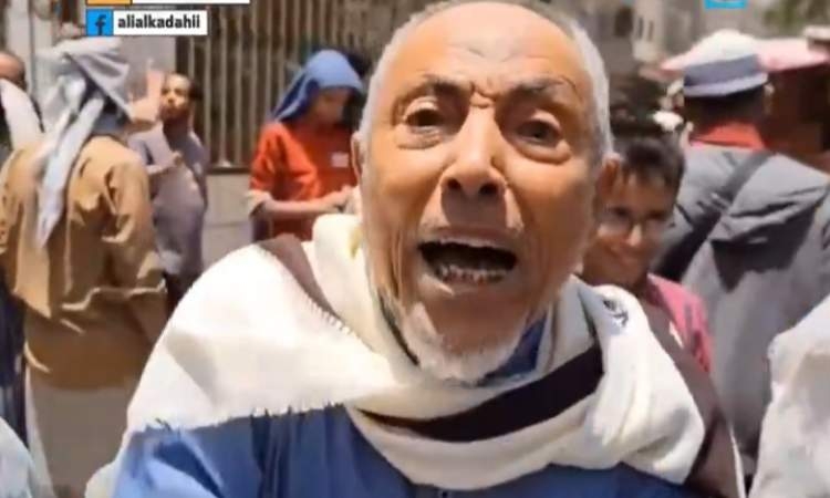 شاهد / صرخة أب بمدينة تعز المحتلة تطالب بالمياه