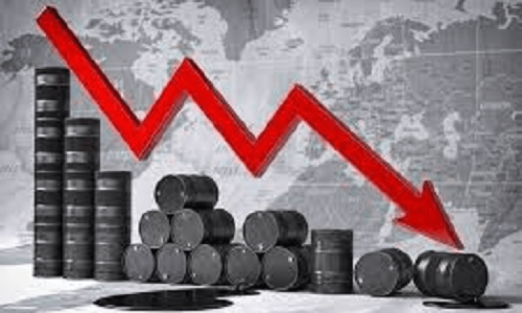 انخفاض أسعار النفط بفعل ارتفاع الدولار