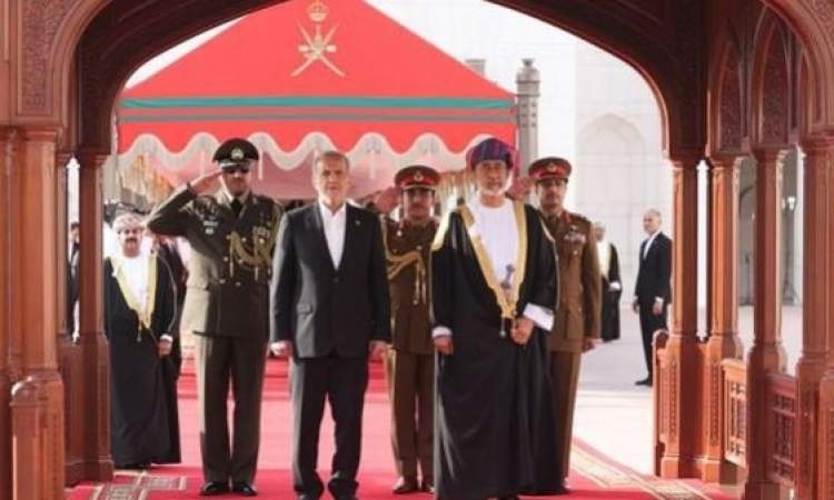 سلطان عمان والرئيس الإيراني يبحثان المستجدات الراهنة في المنطقة