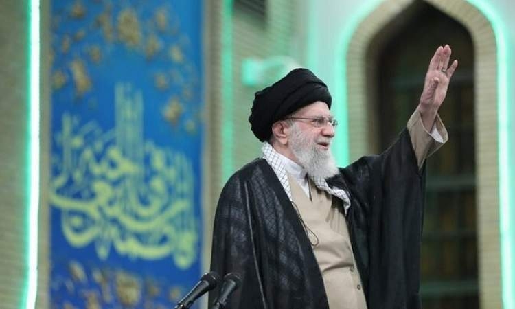 خامنئ متحديا أمريكا: ايران لن تتخلى عن تخصيب اليورانيوم