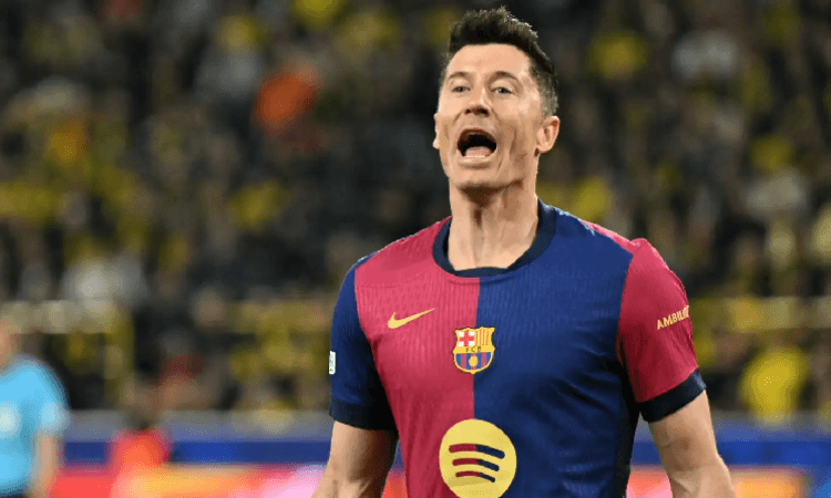 ليفاندوفسكي يحدد وجهته بعد حقبة برشلونة