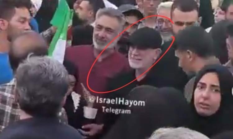 بعد إعلان اغتياله ..  ظهور قائد فيلق القدس وسط الحشود بطهران
