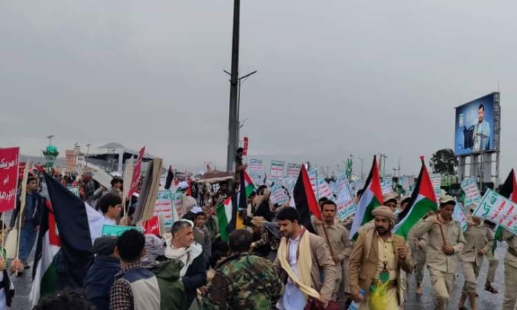 توافد جماهيري غير مسبوق لساحات مسيرات مباركة بانتصار ايران وثباتا مع غزة