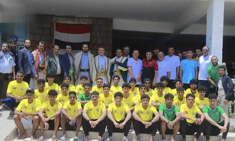 وزير الشباب يلتقي منتخب الشباب الذي يقيم معسكره في صنعاء