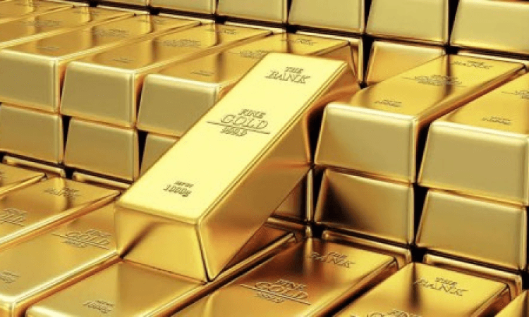 الذهب يتراجع وسط تهدئة تجارية وتراجع الدولار يحد من الخسائر