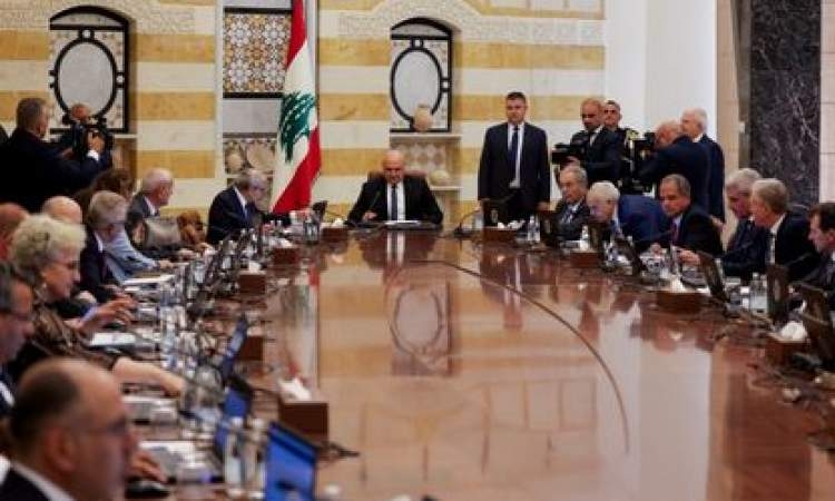لبنان.. هيئة علماء بيروت تحذر الحكومة من ادخال "البلد في المجهول"