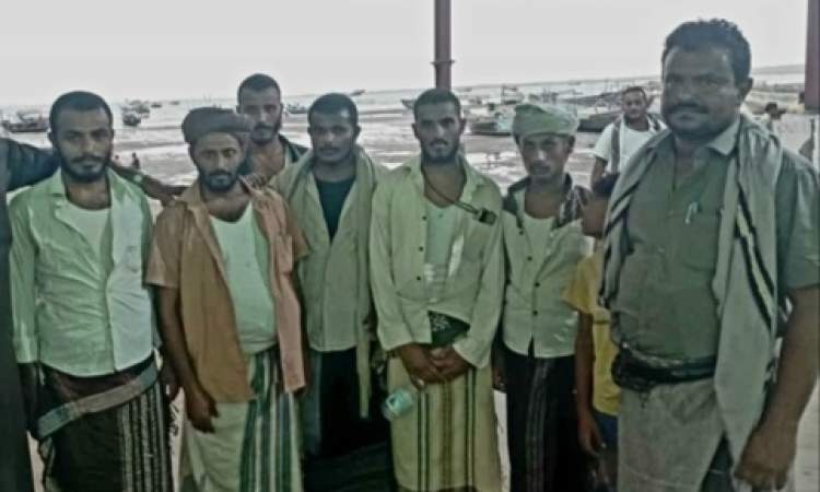 عودة 6 صيادين بعد أشهر من الاختطاف في سجون العدوان السعودي