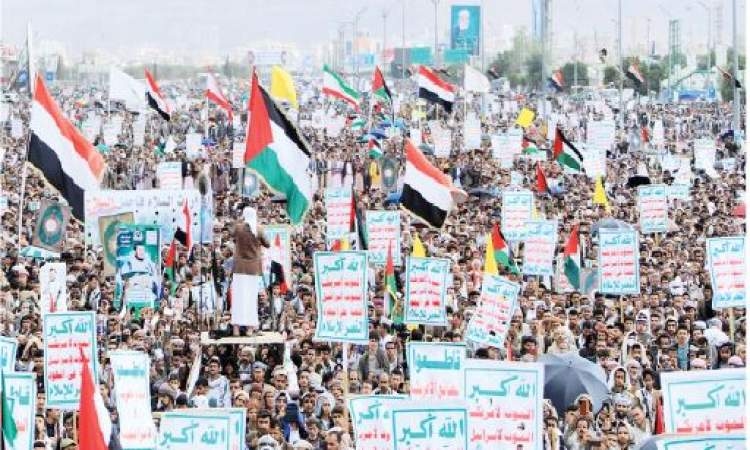 في مسيرات "ثابتون مع غزة.. وجهوزيتنا عالية لمواجهة كل مؤامرات الأعداء".. الغضب اليماني يتصاعد