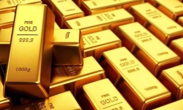 الذهب يرتفع وسط تراجع الدولار وترقب اجتماع ترامب وبوتين