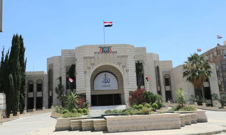 حكومة التغيير والبناء : هذا ما حذر منه السيد القائد !