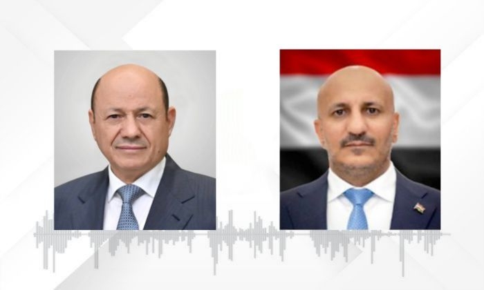 رئيس مجلس القيادة الرئاسي يعزي نائب رئيس المجلس طارق صالح