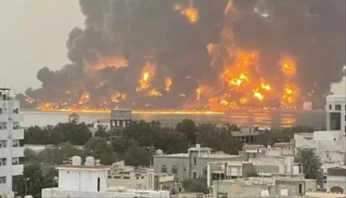 شلل شبه كامل يصيب ميناء الحُديدة والسفن عاجزة عن التفريغ