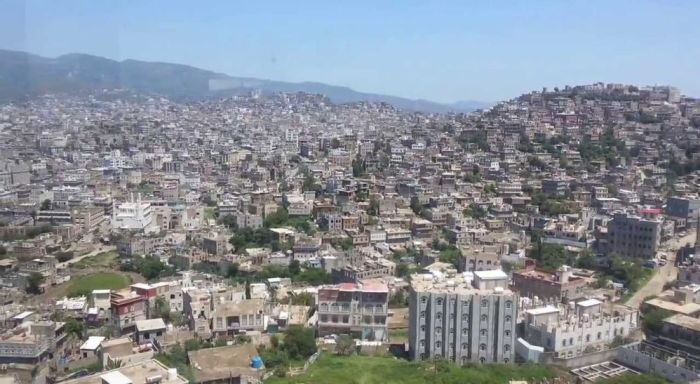 مواجهات مسلحة في إب تُخلّف إصابتين عقب اقتحام الحوثيين لحي دار الشرف
