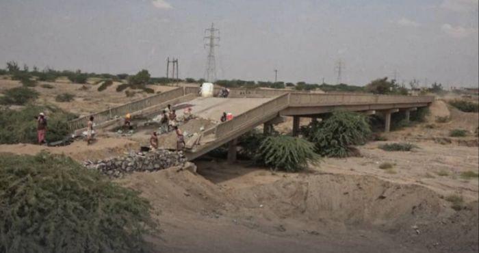 خبراء حقوقيون لــ" 2 ديسمبر": إغلاق طريق حيس- الجراحي جريمة حرب تستوجب المساءلة