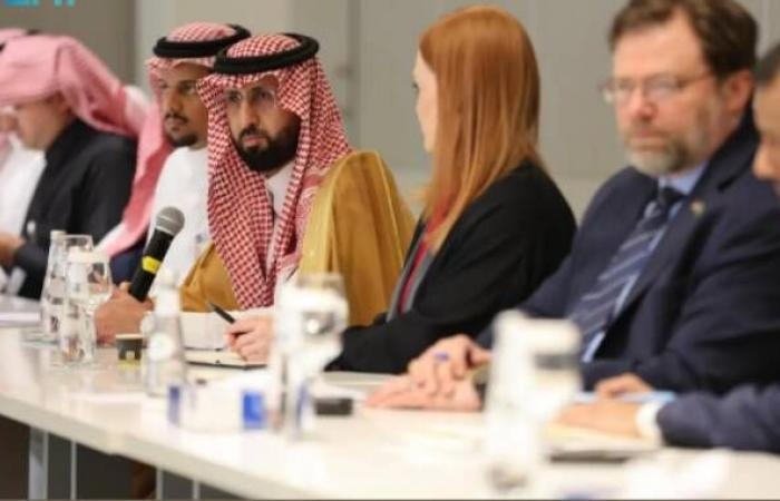 رئيس هيئة الغذاء والدواء يبحث فرص الاستثمار مع ممثلي شركات طبية أمريكية