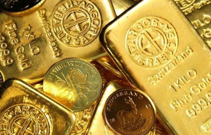 الذهب يقفز 3% مع تراجع الدولار وتصاعد الغموض حول مجلس الاحتياطي الفيدرالي