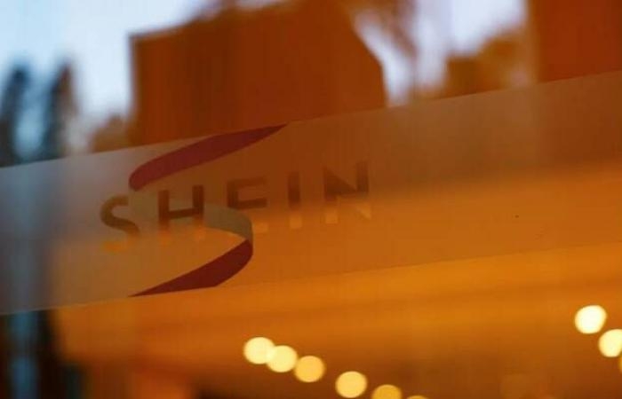 شي.إن ترفع أسعارها 377% للمتسوقين الأمريكيين