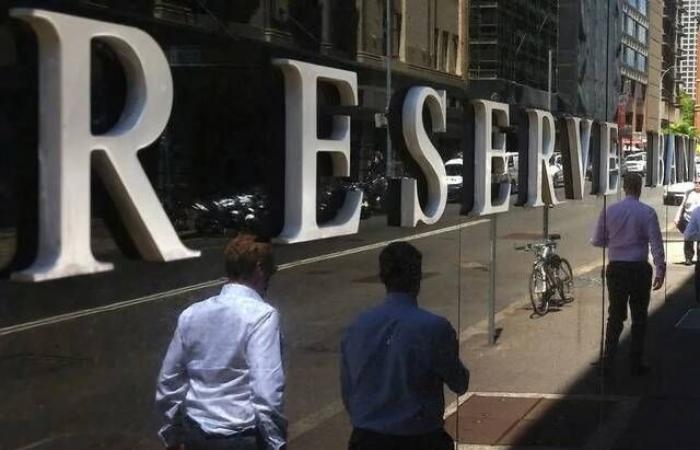 المركزي الأسترالي يخفض أسعار الفائدة لأدنى مستوى في عامين