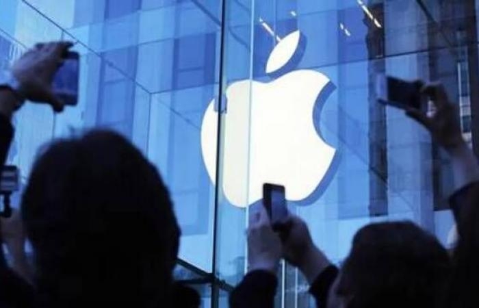ترامب يُهدد أبل برسوم جمركية 25% إذا لم تصنع بأمريكا