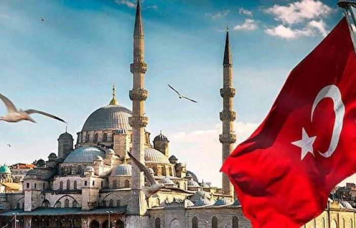 "فيتش": تحسّن الاقتصاد التركي يخفف خسائر البنوك الخليجية التابعة في أنقرة