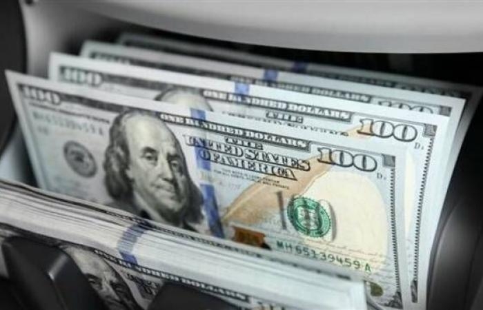 ارتفاع الدولار مع تحرك المستثمرين نحو الملاذات الآمنة