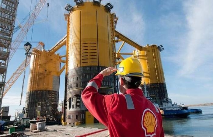 رغم تقارير إعلامية عن مفاوضات أولية.. شل تنفي وجود محادثات للاستحواذ على BP