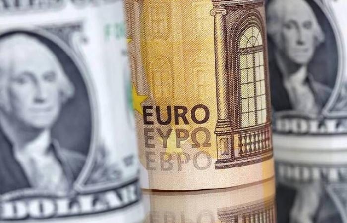 الدولار يتراجع مع شهية المخاطرة وهدوء الشرق الأوسط