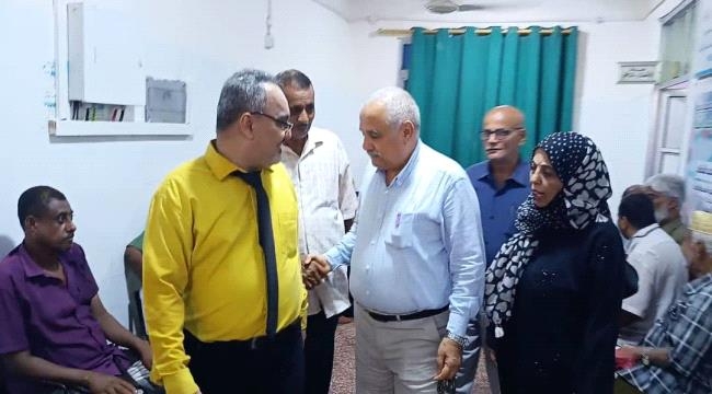 البيشي يدشن المخيم الطبي المجاني للأمراض المزمنة في مجمع القطيع الصحي بصيرة