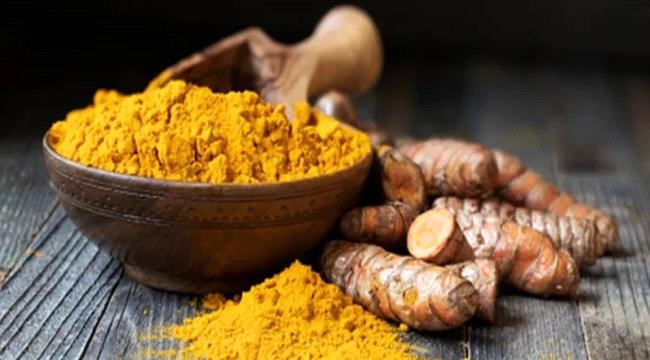 منها الكركم.. أطعمة طبيعية لتقوية مناعة الجسم