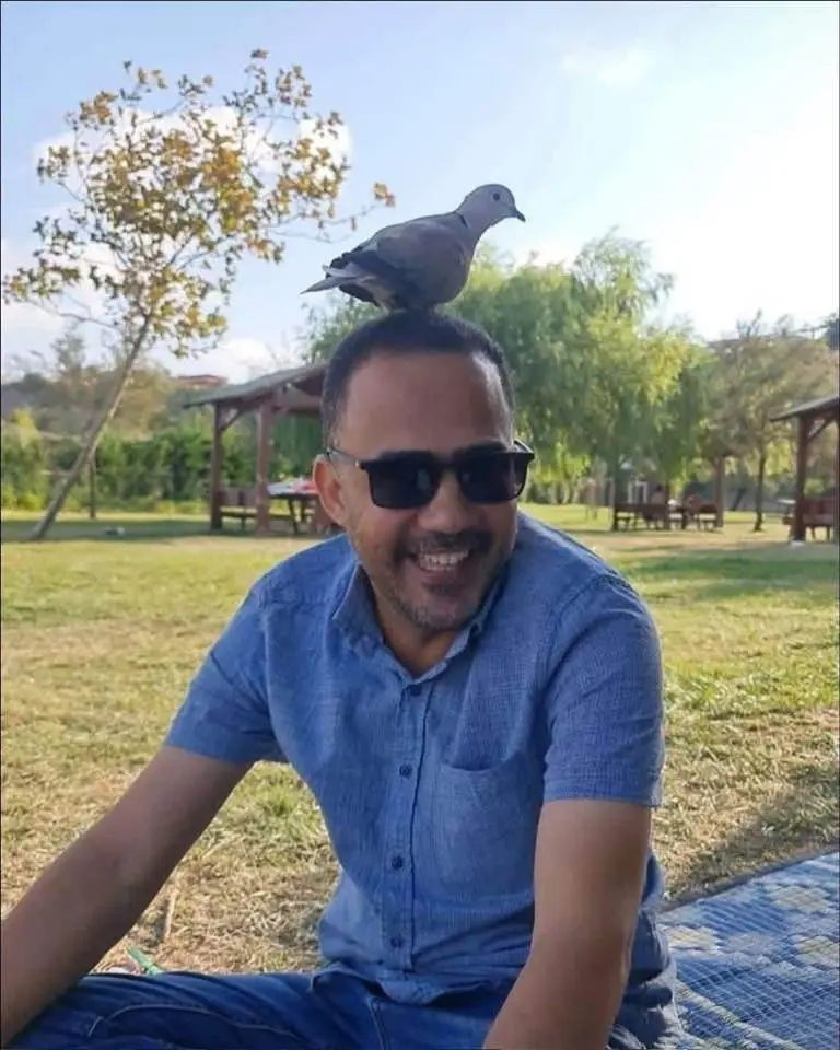 العضو البرلماني الشيخ محمد مقبل يبعث برقية عزاء ومواساة إلى صلاح الحميري بوفاة شقيقه