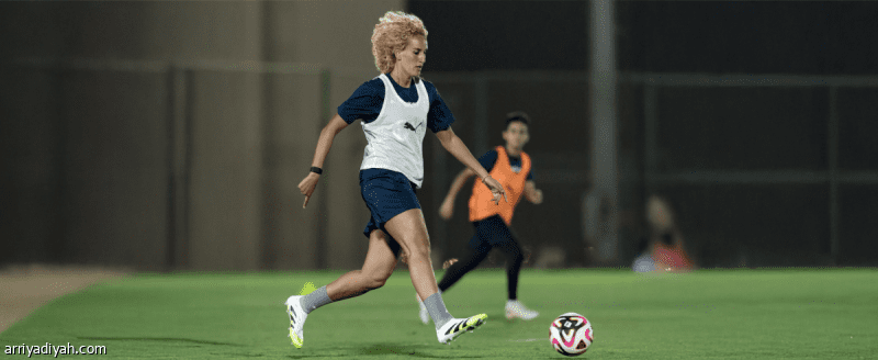اخبار الهلال السعودي : نجمة دوري الأبطال تدعم «سيدات الهلال»