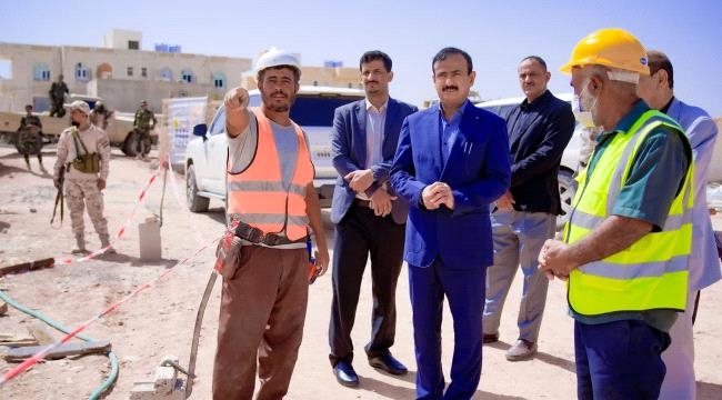 المحافظ بن الوزير يتابع سير العمل في مركز علاج سوء التغذية بشبوة