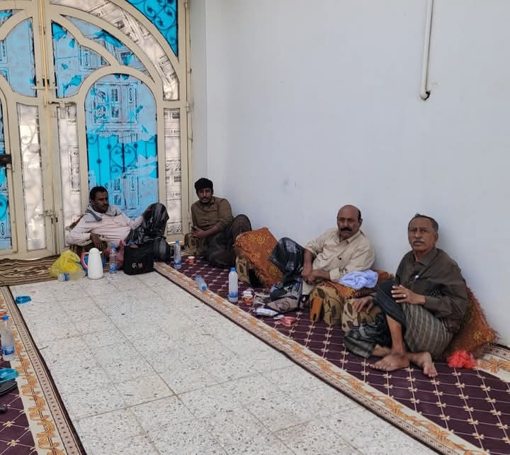 رئيس انتقالي شبوة يؤدي واجب العزاء في وفاة مسؤول بمكتب الصحة بالمحافظة