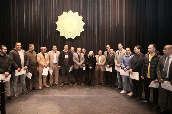 رئيسة الأوبرا تكرم عددًا من العاملين المتميزين