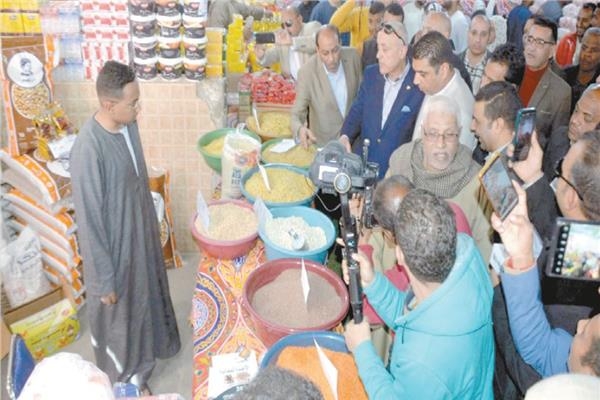 «يا بلاش».. الطماطم والبطاطس بجنيه فى «أهلًا رمضان»