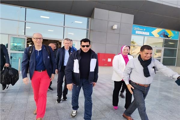 وزير الشباب والرياضة يصل الغردقة لافتتاح بطولة الكرة الطائرة الشاطئية