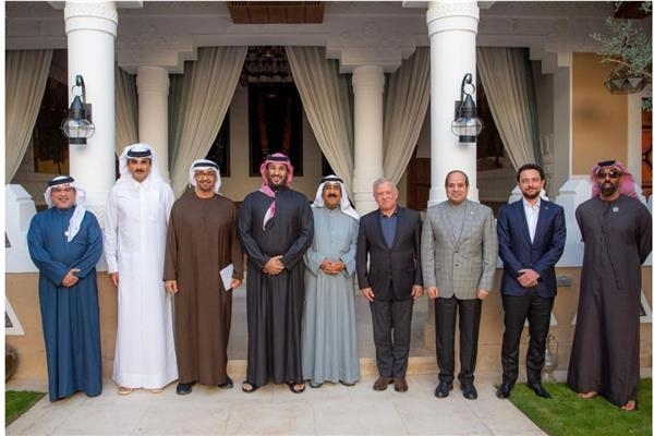 الرئيس السيسي يغادر الرياض بعد مشاركته في اجتماع غير رسمي حول القضية الفلسطينية