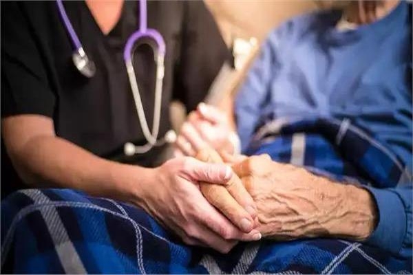 الرجال أكثر عرضة للإصابة بمرض باركنسون.. ما السبب؟