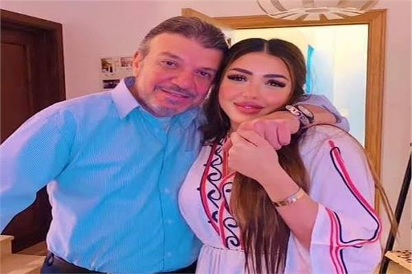 الفنان أحمد سلامة يرد على الانتقادات الموجهة لابنته سارة