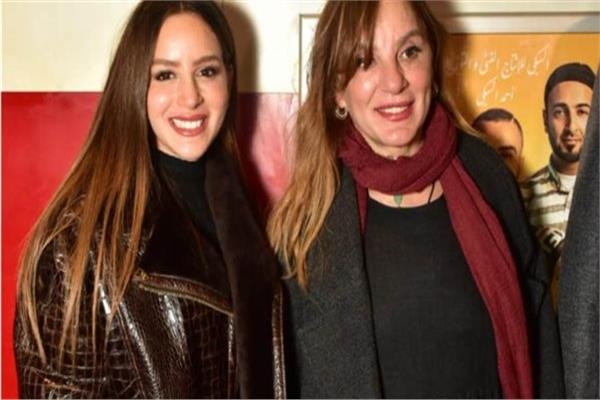 "أمي أحلى من الورد".. جميلة عوض تحتفل بعيد الأم وتشارك ذكرياتها مع والدتها