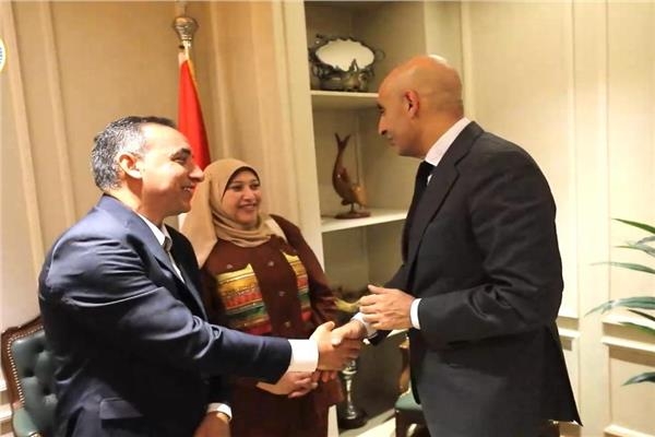 وزير التعليم يكرم الطالبة رضوى من ذوي الاحتياجات الخاصة
