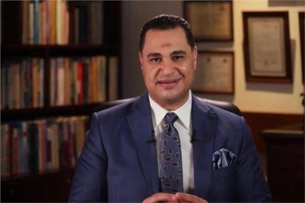 أعراض تشبه الذبحة الصدرية.. أحمد هارون يحذر من متلازمة القلب المكسور